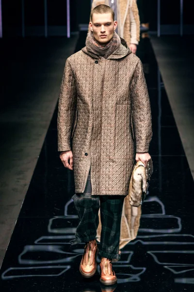 Look 84